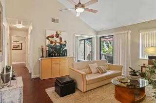 Photo #4: 20044915 Listing