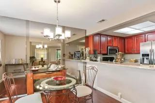 Photo #6: 20044915 Listing