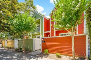 Photo #2: 20044968 Listing