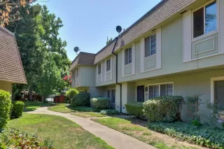 Photo #3: 20045183 Listing