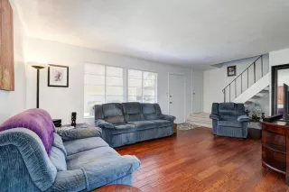 Photo #5: 20045183 Listing