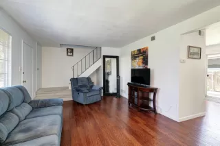 Photo #6: 20045183 Listing