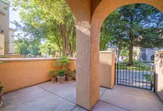 Photo #2: 20045216 Listing 