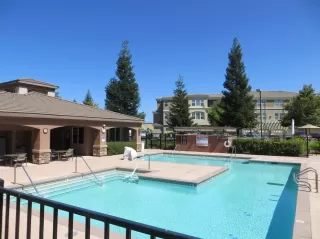 Photo #2: 20045305 Listing