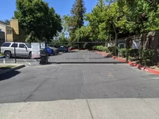 Photo #2: 20045406 Listing