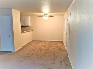 Photo #4: 20045406 Listing