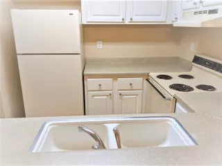 Photo #5: 20045406 Listing