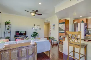 Photo #5: 20045588 Listing