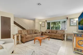 Photo #3: 20045634 Listing