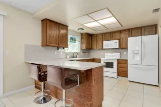 Photo #6: 20045634 Listing