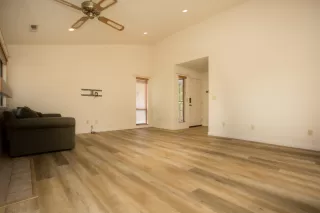 Photo #5: 20046608 Listing