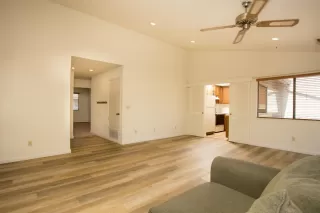 Photo #6: 20046608 Listing