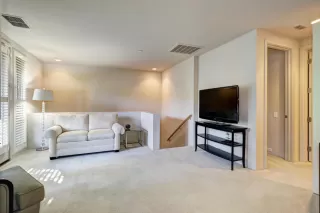 Photo #4: 20046819 Listing