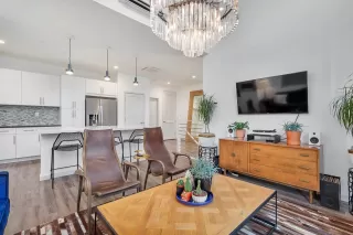 Photo #4: 20047189 Listing