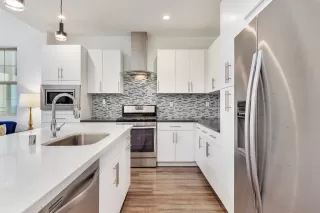 Photo #5: 20047189 Listing