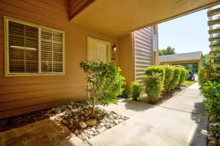 Photo #2: 20047407 Listing