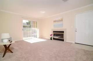 Photo #5: 20047407 Listing