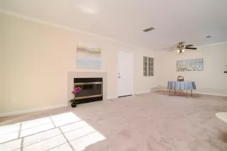 Photo #6: 20047407 Listing