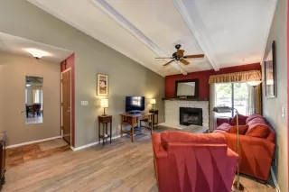 Photo #4: 20047468 Listing