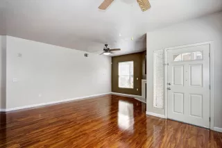 Photo #6: 20047596 Listing