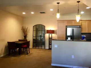 Photo #5: 20047862 Listing