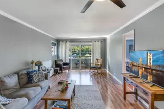 Photo #5: 20047911 Listing