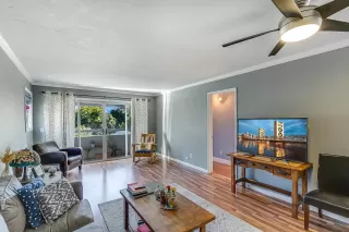 Photo #6: 20047911 Listing