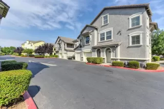 Photo #1: 20047992 Listing 