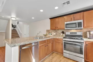 Photo #1: 20048079 Listing 