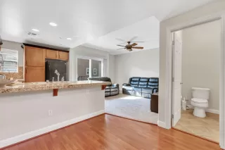 Photo #5: 20048079 Listing 