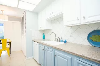 Photo #2: 20048880 Listing