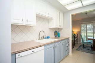 Photo #4: 20048880 Listing