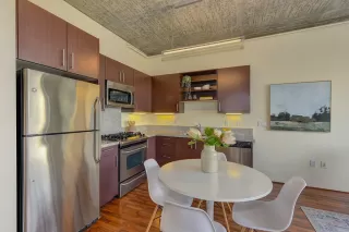 Photo #5: 20049090 Listing