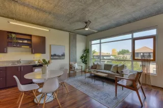 Photo #6: 20049090 Listing