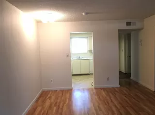 Photo #1: 20049199 Listing 