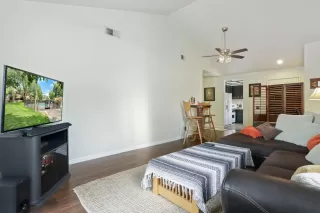 Photo #2: 20049246 Listing 