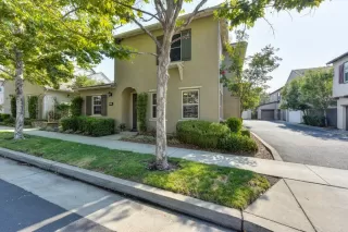 Photo #2: 20049268 Listing