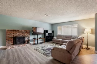 Photo #2: 20049315 Listing