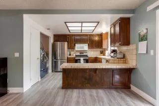 Photo #5: 20049315 Listing