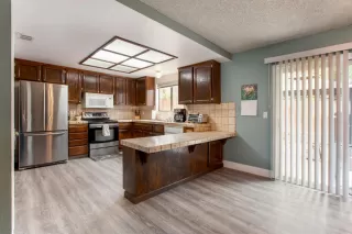 Photo #6: 20049315 Listing