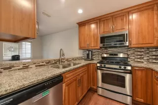 Photo #1: 20049638 Listing