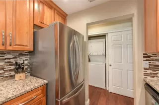 Photo #6: 20049638 Listing