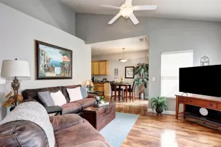 Photo #2: 20050100 Listing
