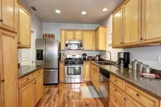 Photo #5: 20050100 Listing