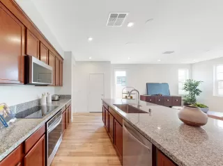 Photo #4: 20050310 Listing