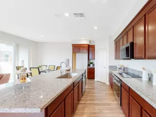 Photo #5: 20050310 Listing