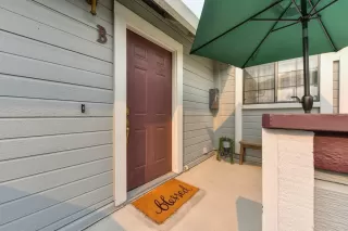 Photo #2: 20050427 Listing 