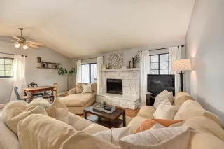 Photo #3: 20050427 Listing 