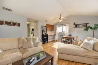 Photo #5: 20050427 Listing 