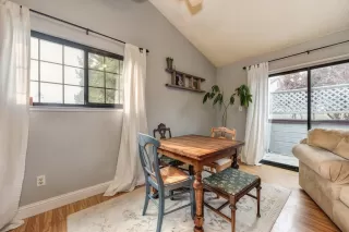 Photo #6: 20050427 Listing 